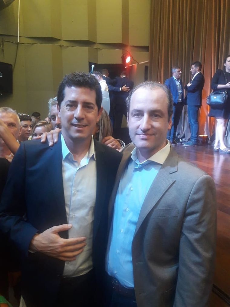 El intendente de Santiago Temple, Marco Ferace, junto al ministro del Interior, Wado de Pedro