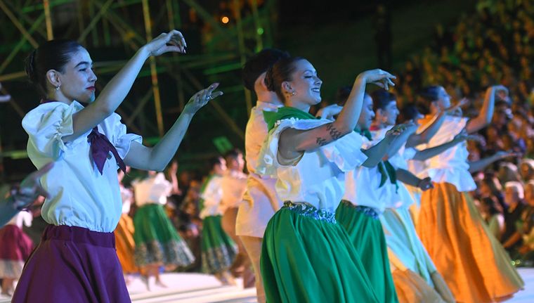 Los bailarines y artistas se presentarán en el Acto Central y en la repetición.