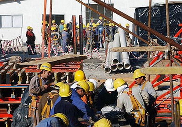 Según la UIA, el sector promedió una pérdida mensual de 1.500 puestos en el último trimestre. Según la UIA, el sector promedió una pérdida mensual de 1.500 puestos en el último trimestre.