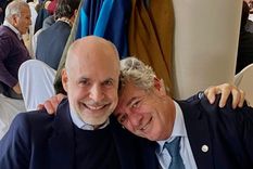 24 horas después de mostrarse con Massa, Pino se sacó una foto junto a Larreta. 24 horas después de mostrarse con Massa, Pino se sacó una foto junto a Larreta.