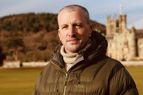 El doctor Alex Langlands dirige el proyecto ArchaeoMargam de la Universidad de Swansea. El doctor Alex Langlands dirige el proyecto ArchaeoMargam de la Universidad de Swansea.