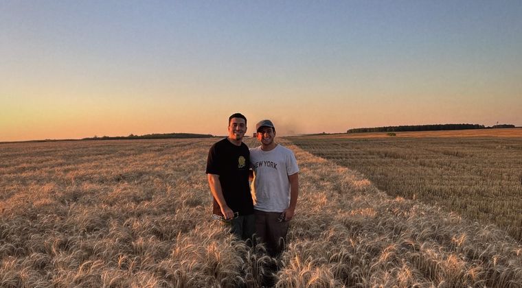 El emprendimiento encabezado por dos jóvenes argentinos transforma rastrojo de trigo en un producto ecológico.