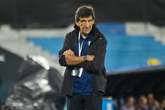 El mensaje directo de los hinchas de Racing para Gustavo Costas apareció en el momento más caliente.