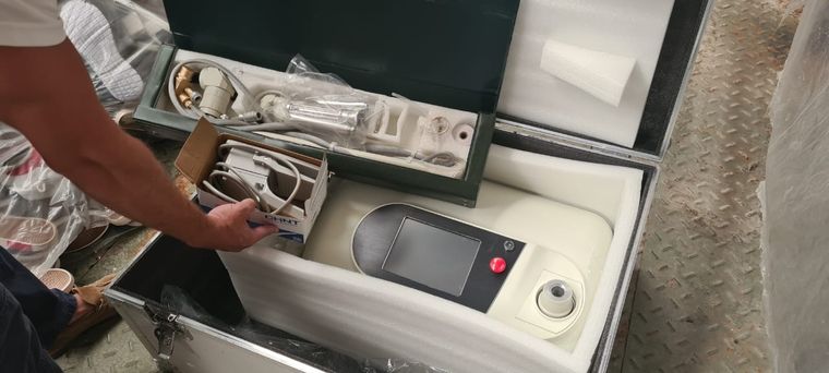 Personal de Aduana secuestró un rejuvenecedor vaginal en la zona de Gualeguaychú, provincia de Entre Ríos, por carecer de la debida certificación de la Anmat. Foto: Prensa AFIP