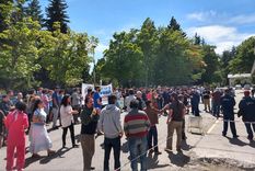 denuncian un esquema de la industria del juicio tras el cambio de concesionario en el centro atomico bariloche