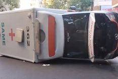 Así quedó la ambulancia tras el vuelco Foto: Captura X @hector_motocam Así quedó la ambulancia tras el vuelco Foto: Captura X @hector_motocam
