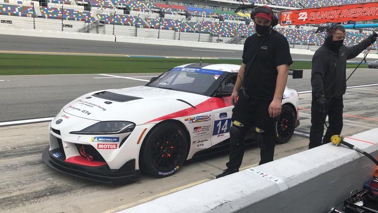 El Supra de Santero en los boxes de Daytona. Foto: Toyota Gazoo Racing
