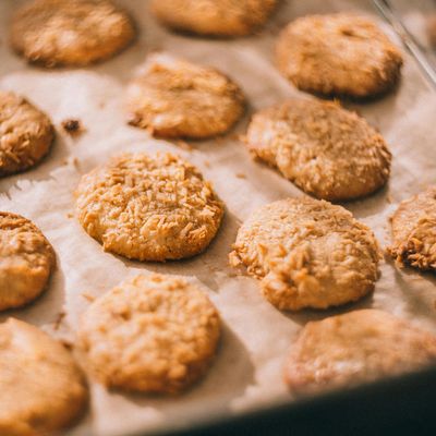 Horneá durante 12 a 15 minutos, o hasta que las galletas estén doradas.