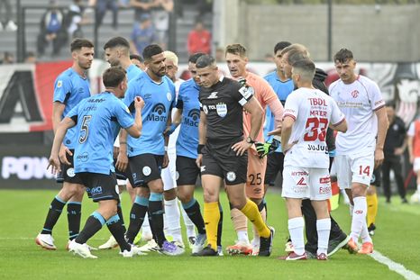 Otro papelón: la decisión de la AFA con el árbitro VAR del insólito gol anulado a Belgrano ante Barracas