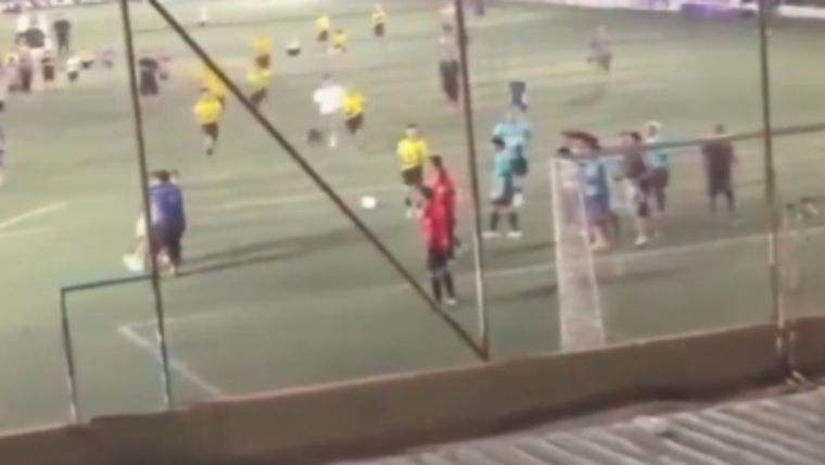 El hecho ocurrió durante un partido de fútbol que se disputó en una cancha de Villa Ceferino.