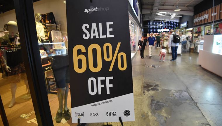 A los atractivos precios que ya tiene Chile, los outlet ofrecen descuentos y promociones especiales que los vuelven casi irrestibles para los argentinos. Foto: Marcos García/MDZ