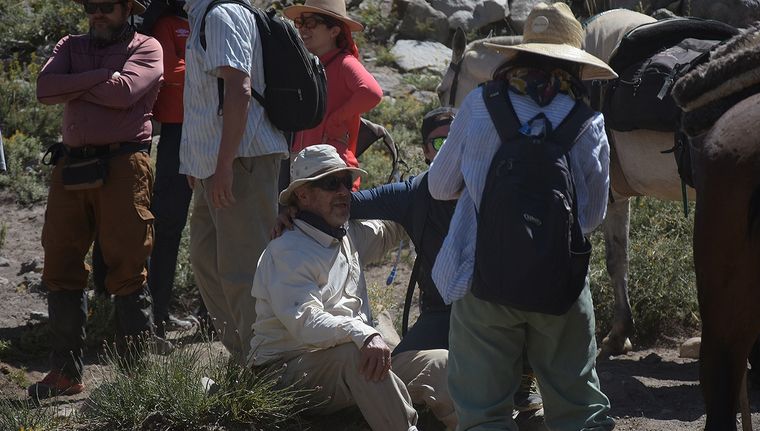 Adolfo Strauch descansa tras visitar el Valle de las Lágrimas. Foto: Walter Moreno/Mdz