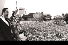 Hace cuarenta años asumía la presidencia Raúl Ricardo Alfonsín. Se abría para la Argentina la oportunidad más importante del siglo XX Foto: Victor Bugge