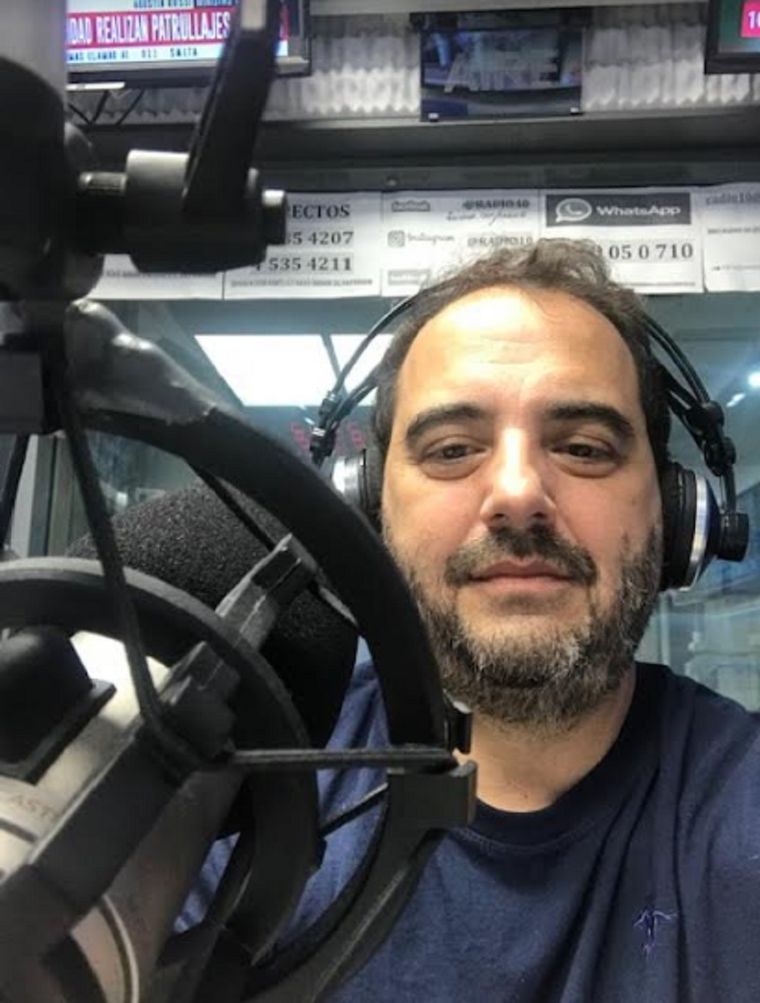 Gabriel Michi, otro periodista vacunado de favor. Foto: Twitter Gabriel Michi.