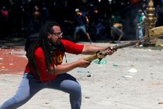 estuvo profugo, se encuentra con prision domiciliaria y quiere ocupar una banca en el congreso de la nacion