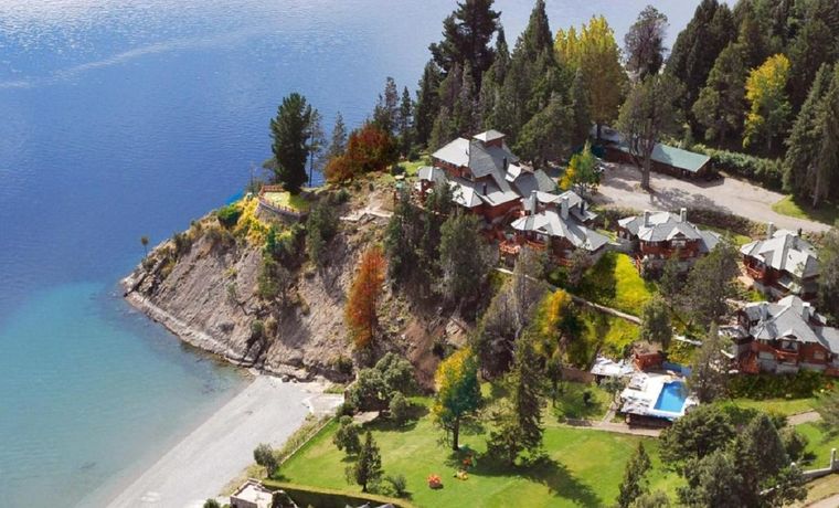 El hotel tiene hermosas vistas al Lago Nahuel Huapi Foto: booking.com
