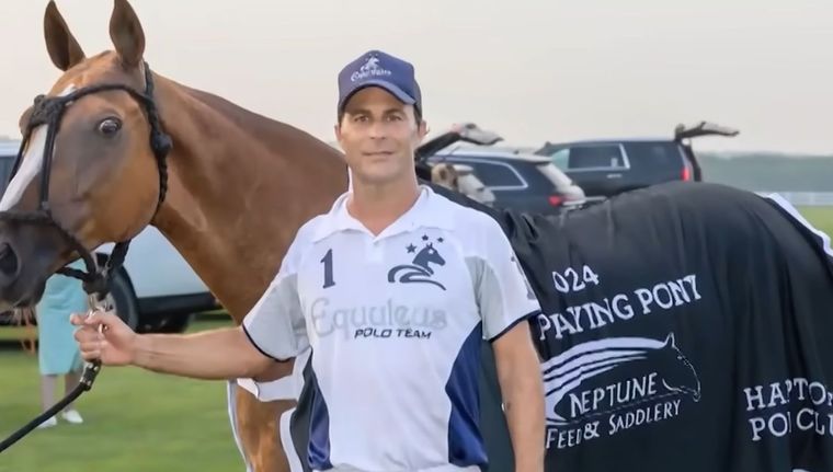 Las exparejas del nuevo novio de Carolina empezaron a hablar. Foto: Capturas de pantalla/ América TV