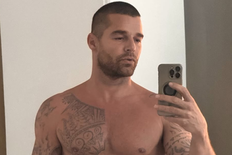 Ricky Martin deslumbró en su nuevo videoclip.