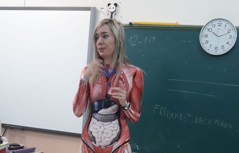 La profesora se puso una malla enteriza que no dejó nada a la imaginación