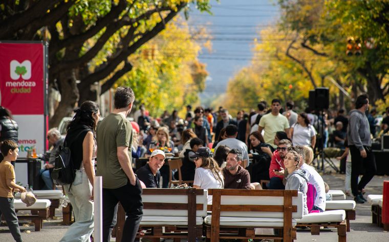 La primera edición de la peatonal de la calle Sarmiento fue en el marco de la  Maratón Internacional Mendoza.  La primera edición de la peatonal de la calle Sarmiento fue en el marco de la  Maratón Internacional Mendoza.