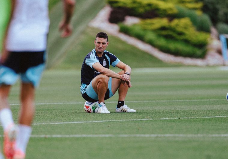 Lionel Scaloni aún no definió su continuidad en la Selección argentina.