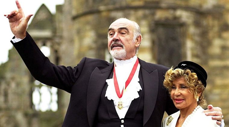 Sean Connery y su esposa Micheline Roquebrune, en Edimburgo, Reino Unido, en 2000.
