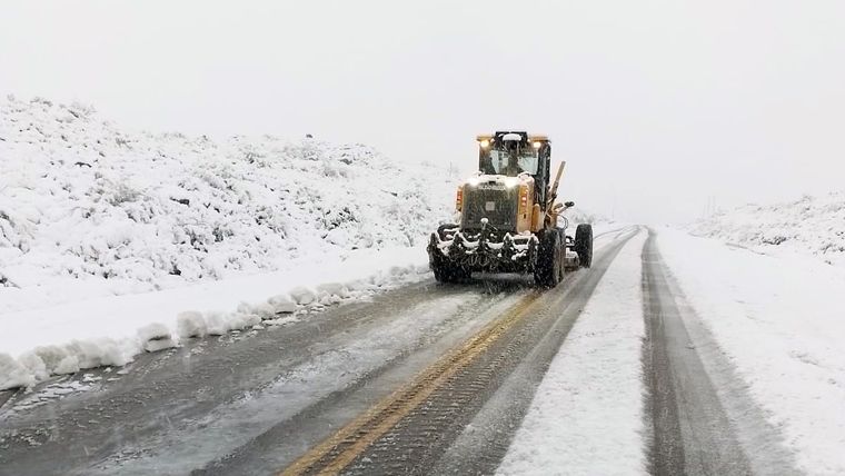 El pronóstico anticipa nevadas persistentes en la zona cordillerana de Santa Cruz. El pronóstico anticipa nevadas persistentes en la zona cordillerana de Santa Cruz.