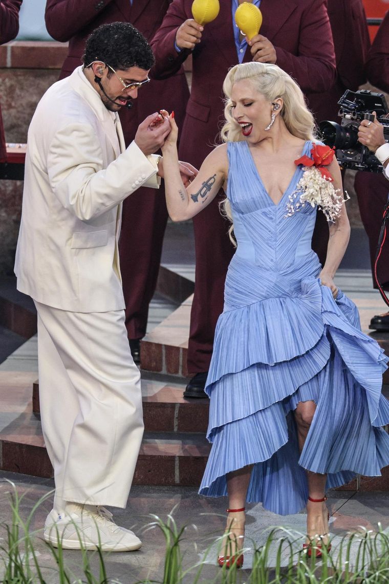 Bad Bunny y Lady Gaga hicieron historia en el intermedio más latino de la Super Bowl. Bad Bunny y Lady Gaga hicieron historia en el intermedio más latino de la Super Bowl.