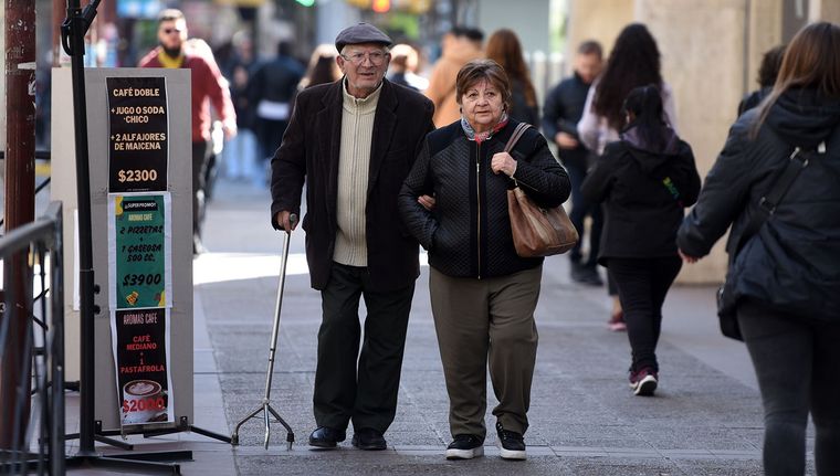 En definitiva, jubilarse como monotributista categoría A implica acceder al haber mínimo previsto por ley, con la posibilidad de mejoras si se otorgan bonos. Foto: Santiago Tagua/MDZ