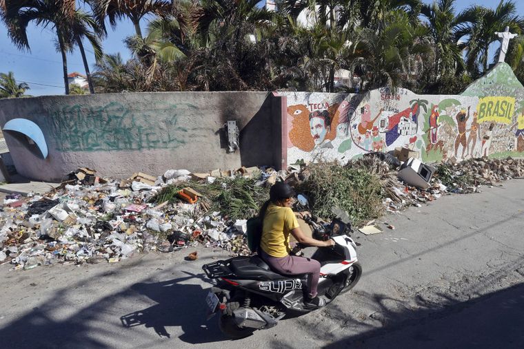 El gobierno de Donald Trump autorizó este miércoles la comercialización de petróleo y gas hacia Cuba aunque exclusivamente al sector privado. Foto: EFE