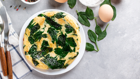 Clásico renovado: receta de omelette de queso y espinaca para cualquier comida. Clásico renovado: receta de omelette de queso y espinaca para cualquier comida.