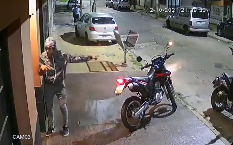 Los asaltantes balearon al policía en Caseros. Foto: Captura de pantalla