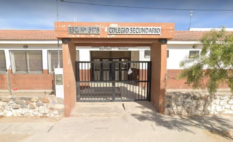 El suceso ocurrió en el colegio secundario N° 5176 de Villa Esmeralda, en Salta. Foto: X.