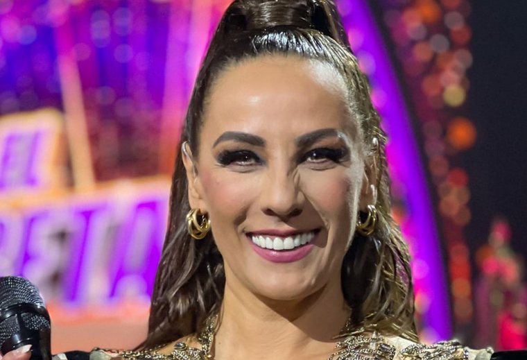 El nombre completo de Duval es María del Consuelo Dussauge Calzada