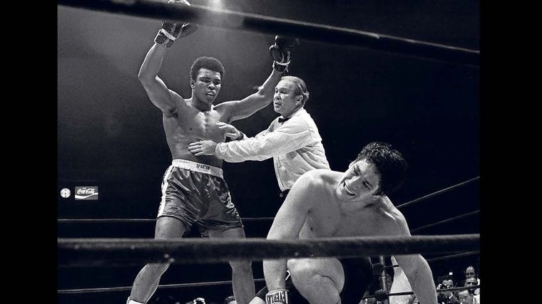 El round 15, fatal para el argentino; el festejo de Alí.