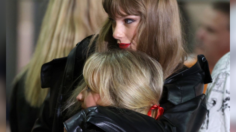 Taylor Swift Entregada al amor Foto: Fuente: Imagen - Twitter - Popbase