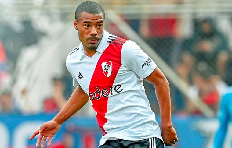 De la Cruz se perdió el partido entre Argentinos y River por un dolor en una de sus rodillas.