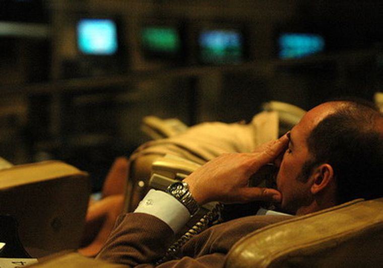 Ayer los títulos públiicos se desplomaron un seis por ciento. Foto: web