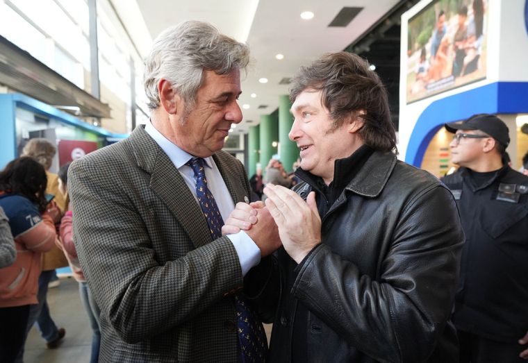 Javier Milei con el titular de la SRA, Nicolás Pino. Foto: Noticias Argentinas