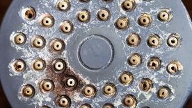 Recuperá el brillo de la ducha con una simple limpieza. Foto: Shutterstock Recuperá el brillo de la ducha con una simple limpieza. Foto: Shutterstock