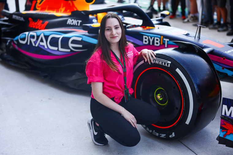Martina Andriano Rosarina que diseñó el auto de Red Bull para la Fórmula 1 Foto: @v8delgado