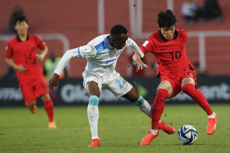 Honduras y Corea juegan en Mendoza. Foto: EFE