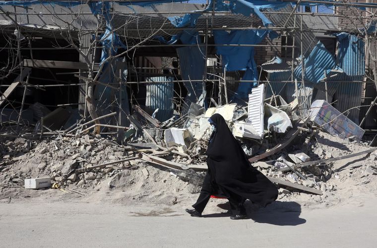 Entre los bombardeos de la Operación Entre los bombardeos de la Operación