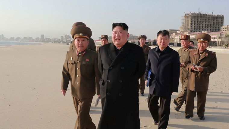 El líder norcoreano, Kim Jong-un, durante una visita a la ciudad costera de Wonsan, Corea del Norte.