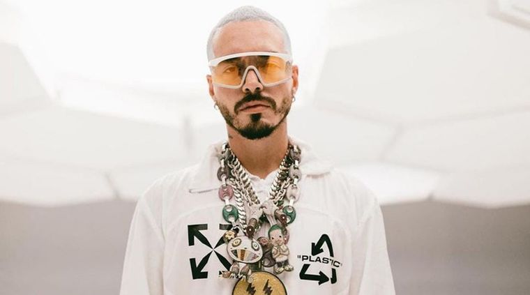 J Balvin llega a la sesión con Biza en medio de su exitosa gira J Balvin llega a la sesión con Biza en medio de su exitosa gira