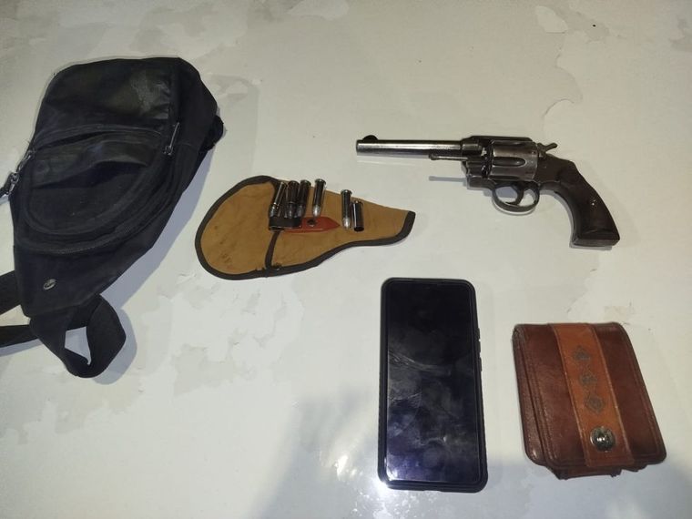 Los operativos permitieron secuestrar armas, vehículos y detener cuatro sujetos en Godoy Cruz.