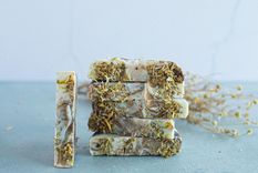 Una receta súper fácil para convertir el aceite de cocina en jabón blanco. Foto: Instagram