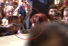 El momento del ataque a la expresidenta Cristina Fernández de Kirchner. Foto: Captura de video El momento del ataque a la expresidenta Cristina Fernández de Kirchner. Foto: Captura de video