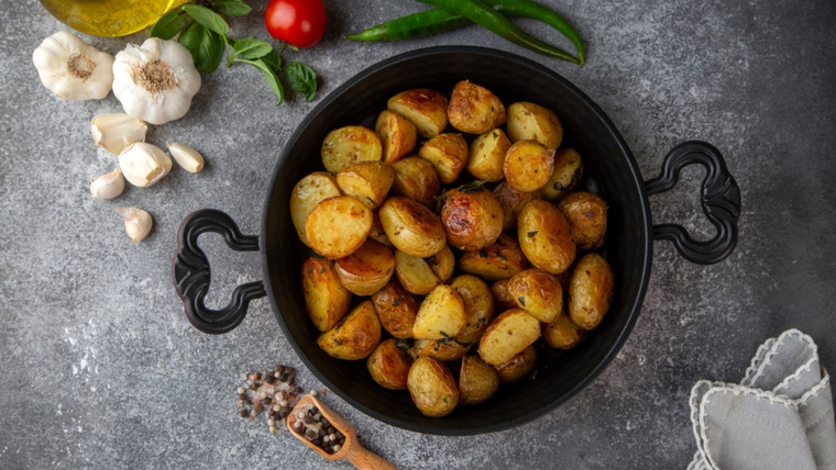 Esta receta aprovecha el ajo picado, que libera más aroma que el ajo en láminas al cocinarse. Esta receta aprovecha el ajo picado, que libera más aroma que el ajo en láminas al cocinarse.