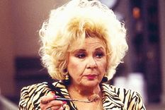el motivo por el que renee taylor tuvo que cuidar su peso mientras filmaba la ninera